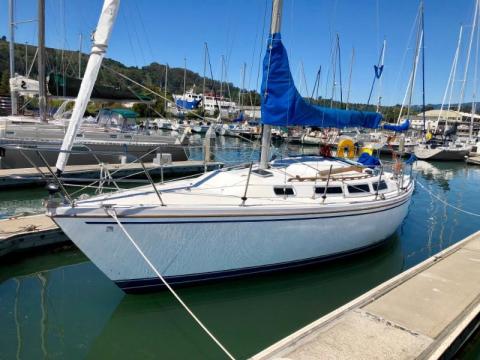 Sailing lessons on a Cataling 30 with Modern Sailing School