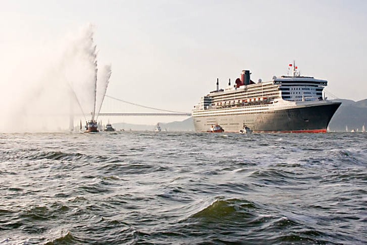 San Francisco's Fireboat Welcomes the Queen Mary 2