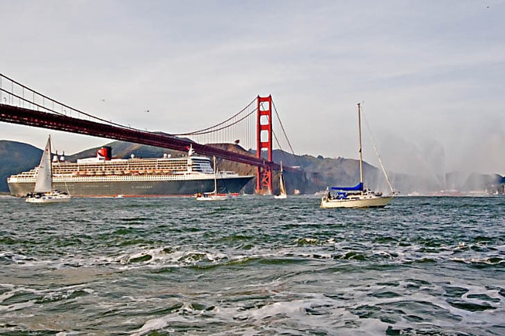 The Queen Mary 2 Slips Through the Golden Gate