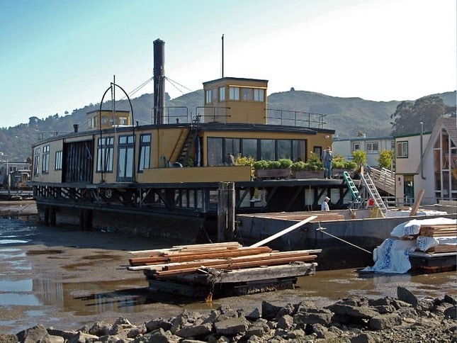 Yellow Ferry houseboat in Sausalito